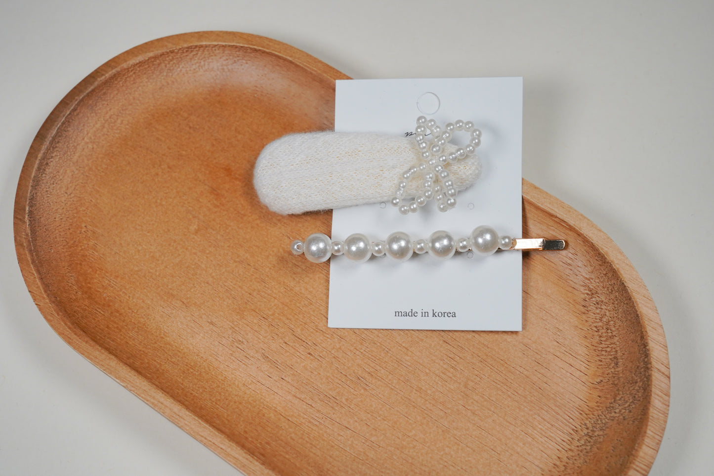H24056K White Bow and Pearl Hair Clips