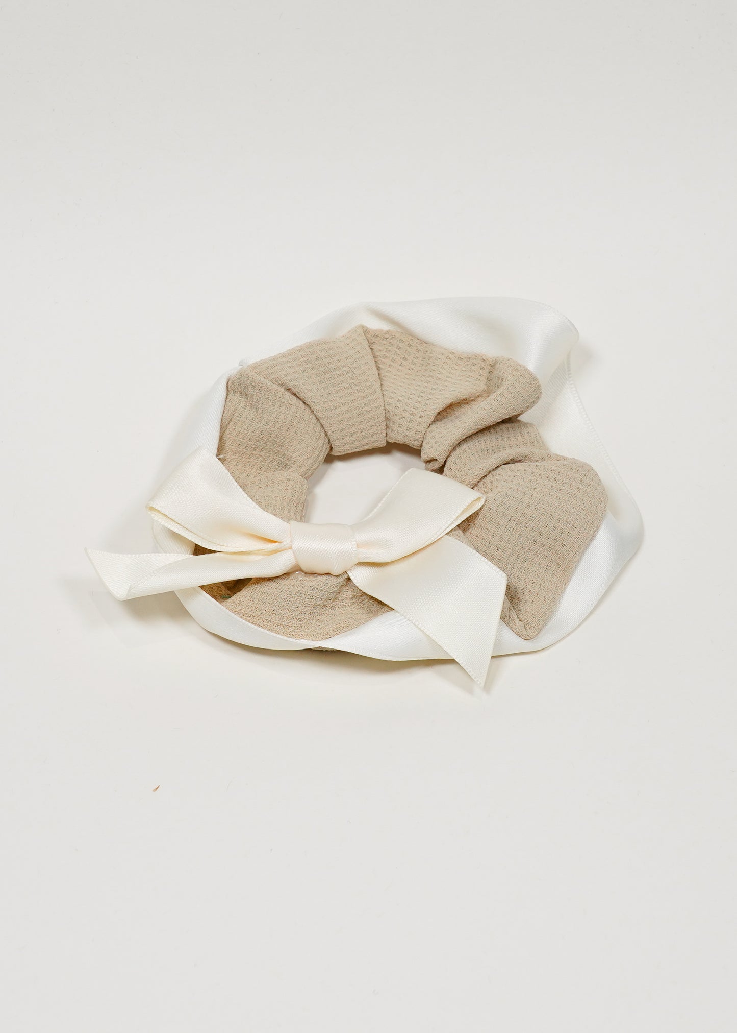 H25008 Brown and White Scruncie with Bow